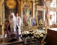 Лития у гробницы Святейшего Патриарха Алексия в день 80-летия покойного Первосвятителя