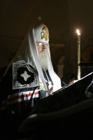 Предстоятель совершил великое повечерие с чтением Великого канона святого Андрея Критского в храме Пюхтицкого подворья в Москве