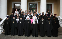 Поздравление Святейшего Патриарха Алексия с годовщиной интронизации сотрудниками Московской Патриархии