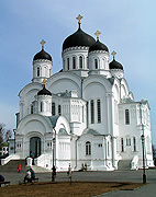 Делегация Грузинской Православной Церкви посетила Дивеево