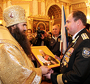 Архиепископ Нижегородский Георгий освятил иконы для подводной лодки 'Саров'