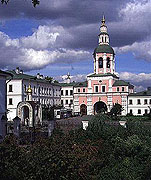 Временные колокола покидают колокольню Данилова монастыря