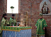 Епископ Солнечногорский Сергий совершил первую Божественную литургию в строящемся храме преподобной Евфросинии в Москве