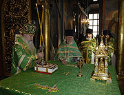 В Архангельском соборе Московского Кремля состоялось архиерейское богослужение в день памяти преподобной Евфросинии Московской
