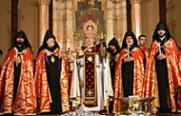 Католикос Гарегин II возглавил панихиду по погибшим в ходе беспорядков в Ереване
