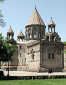 Католикос всех армян Гарегин II и Католикос Великого Дома Киликийского Арам I совершили совместную молитву в Эчмиадзине