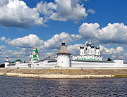 Дмитрий Медведев прибыл в Свято-Троицкий Макарьевский Желтоводский женский монастырь