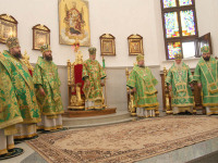 Блаженнейший митрополит Владимир совершил Божественную литургию в Спасо-Преображенском соборе Донецка