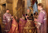 В день памяти святителя Ермогена Святейший Патриарх совершил Литургию Преждеосвященных Даров в Успенском соборе Кремля