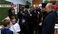 Владимир Путин посетил православную классическую гимназию в Тольятти и передал ей в дар Иверскую икону Божией Матери