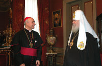 Святейший Патриарх Алексий принял председателя Комиссии по экуменизму и диалогу итальянской епископской конференции епископа Винченцо Палью