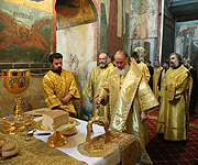 В день Собора Московских святых Святейший Патриарх Кирилл совершил Божественную литургию в Успенском соборе Кремля
