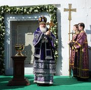 Святейший Патриарх Кирилл совершил освящение памятной доски на стене храма святой мученицы Татианы