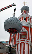 В храме Знамения на Шереметьевом дворе установлен купол
