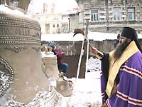 Епископ Нижегородский и Арзамасский Георгий (Данилов) освятил 12 колоколов для восстанавливаемого храма прп. Сергия Радонежского