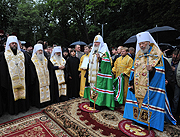 Святейший Патриарх Кирилл совершил молебен у памятника святому равноапостольному князю Владимиру на Владимирской горке в Киеве
