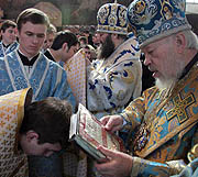 В день праздника Сретения Господня митрополит Киевский Владимир совершил Божественную литургию в Трапезном храме Киево-Печерской лавры