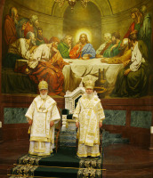 Предстоятели Русской и Грузинской Православных Церквей совершили Божественную литургию в храме Христа Спасителя