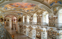 Аббатство Адмонт, обладающее самой богатой в мире монастырской библиотекой, стало крупнейшим центром паломничества в Австрии