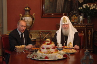 Президент России поздравил Патриарха Алексия с днем рождения и предстоящим тезоименитством