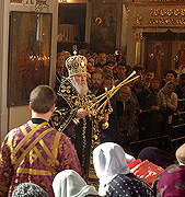 В день празднования иконе Божией Матери 'Споручница грешных' Святейший Патриарх Алексий совершил Божественную литургию в храме свт. Николая в Хамовниках