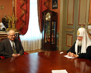 Святейший Патриарх Кирилл встретился с Послом Турецкой Республики в Российской Федерации Халилем Акынджи