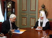Состоялась встреча Святейшего Патриарха Кирилла с Чрезвычайным и Полномочным Послом Франции Жаном де Глиниасти