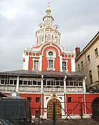 Вокруг Заиконоспасского монастыря Москвы проседает грунт