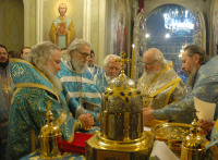 Святейший Патриарх Алексий совершил освящение приделов и Божественную литургию в храме Всех Святых на Соколе