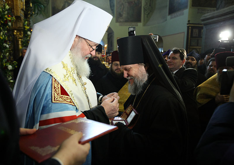 Молебен избранного Патриархом Московским и всея Руси митрополита Кирилла в Донском монастыре