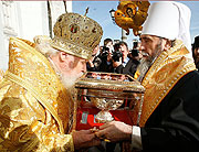 Святейший Патриарх Алексий встретил главу апостола Луки в Храме Христа Спасителя