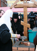 Закладка Святейшим Патриархом Алексием часовни в московском Богородице-Рождественском монастыре