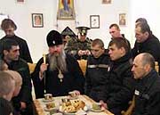 В Пасхальные дни архиепископ Элистинский Зосима посетил исправительно-трудовую колонию общего режима