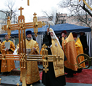 Освящение крестов Покровского храма Марфо-Мариинской обители