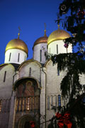 В день памяти святителя Макария, митрополита Московского и всея Руси, в Успенском соборе Московского Кремля состоялось архиерейское богослужение