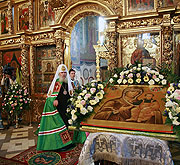 В день праздника Смоленской иконы Пресвятой Богородицы Святейший Патриарх Алексий совершил Божественную литургию в Новодевичьем монастыре