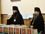 Санкт-Петербургской духовной академии переданы Учебные Библии на английском языке