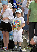 В День славянской письменности более 700 детей приняли участие в крестном шествии в Днепропетровске