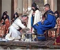 В Страстной Четверг Католикос Гарегин II совершил в Эчмиадзине чин омовения ног