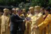 Анатолий Карпов вручает Святейшему Патриарху Алексию орден 'Мира и прогресса'