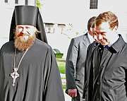 Президент России заверил братию Ипатьевского монастыря, что в ближайшее время в обители будет восстановлен собор Рождества Богородицы