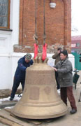 К престольному празднику на колокольню храма Знамения в Ховрине был установлен уникальный колокол
