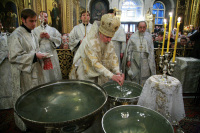 В день праздника Крещения Господня Святейший Патриарх Алексий совершил Божественную литургию в Богоявленском кафедральном соборе