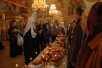 Посещение московских храмов Святейшим Патриархом Алексием в Великую Субботу (30.04.2005)