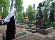 Святейший Патриарх Кирилл посетил игуменское кладбище Валаамского Спасо-Преображенского монастыря