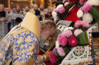 Святейший Патриарх Кирилл совершил молебен перед Курской Коренной иконой Пресвятой Богородицы в Храме Христа Спасителя