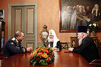 Состоялась встреча Святейшего Патриарха Кирилла с командующим ВДВ генерал-лейтенантом В.А. Шамановым