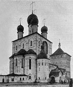 На восстанавливаемый Феодоровский собор в Санкт-Петербурге поднят 9-метровый крест, выполненный по историческим фотографиям