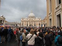 В Ватикане были предприняты усиленные меры по недопущению антиклерикальных демонстрантов на площадь Святого Петра во время воскресной проповеди