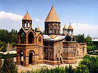 В Эчмиадзине изданы первые две части романа об армянских патриархах XVIII века